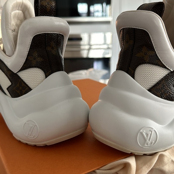 Worn once Louis Vuitton arch sneakers size 38 - Picture 6 of 6